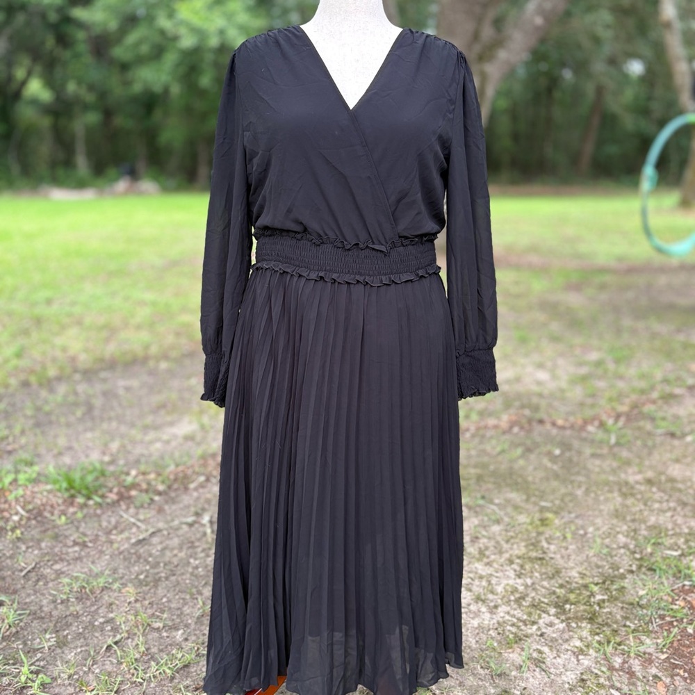 BLACK SMOCKED PLEATED LINED LONG SLEEVE SURPLUS FUNERAL LBD DRESS GUC XL SILKY